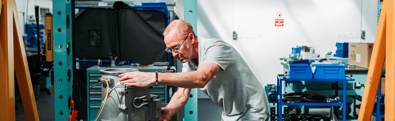 Man working in Lontra factory
